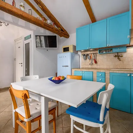 2 Bedroom Front In Vabriga 펜션 Tar-Vabriga