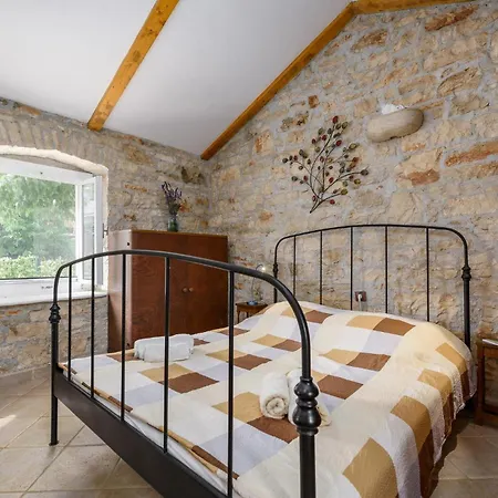 Nyaraló 2 Bedroom Front In Vabriga Tar-Vabriga