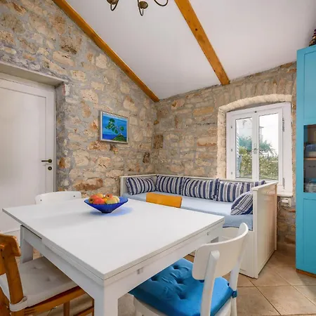 2 Bedroom Front In Vabriga *