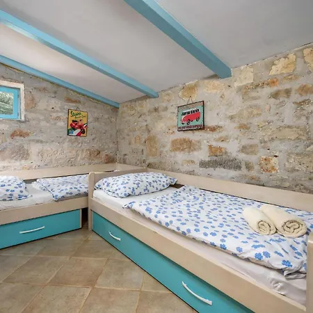2 Bedroom Front In Vabriga Nyaraló *