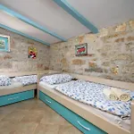 2 Bedroom Front In Vabriga Hébergement de vacances *